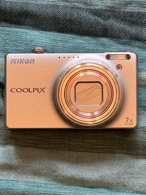 Nikon Coolpix S6000 Vintage Y2K Point and Shoot Digital Camera